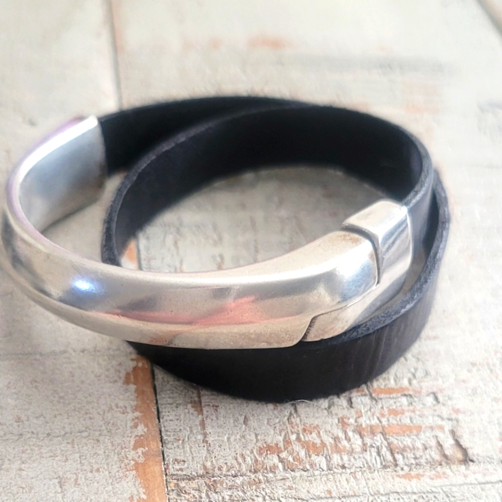 Silver plated leather bracelet